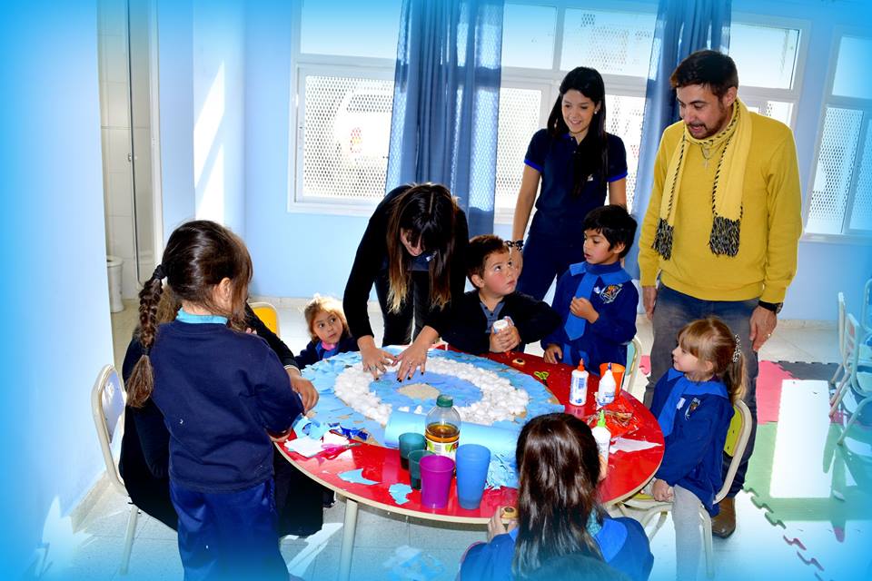 KINDER 5 “B” – CREAMOS ESCARAPELAS EN LA SEMANA DE MAYO