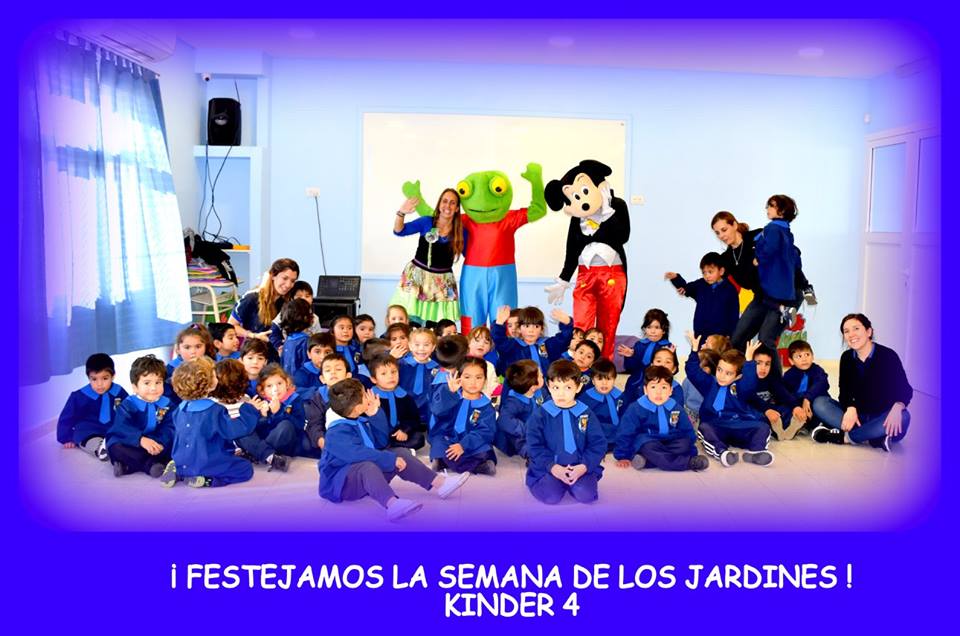MARU JUNTO A SUS AMIGUITOS BRINDARON UN SHOW A KINDER 4