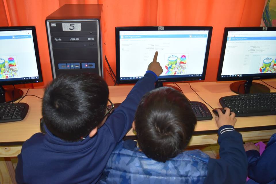Una clase de ingles en la Sala Digital