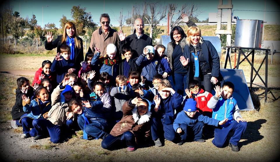 ALUMNOS DE LA ESCUELA PROGRESO Y SUEÑOS VISITARON LA FÁBRICA DE CALEFONES SOLARES